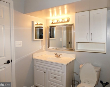 903 Crestview Drive - Photo Thumbnail 15