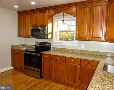903 Crestview Drive - Photo Thumbnail 1