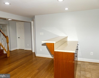 903 Crestview Drive - Photo Thumbnail 14