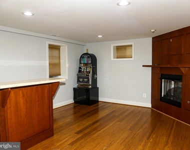 903 Crestview Drive - Photo Thumbnail 13
