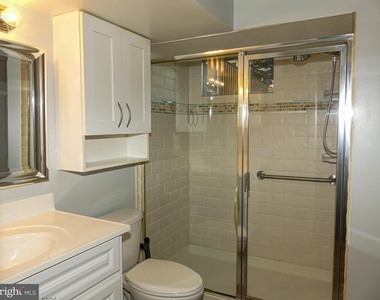 903 Crestview Drive - Photo Thumbnail 17
