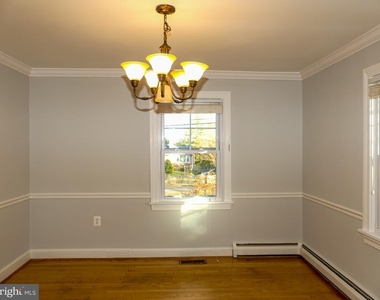 903 Crestview Drive - Photo Thumbnail 5