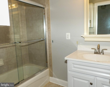 903 Crestview Drive - Photo Thumbnail 11