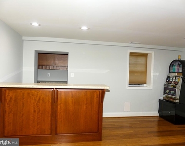 903 Crestview Drive - Photo Thumbnail 12