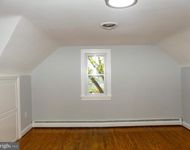 903 Crestview Drive - Photo Thumbnail 9