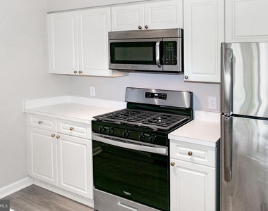 2204 Westcourt Lane - Photo Thumbnail 11