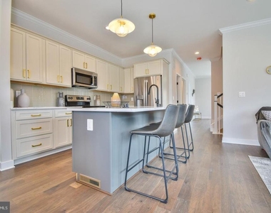 8276 Safarian Way - Photo Thumbnail 3