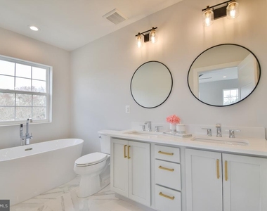 8276 Safarian Way - Photo Thumbnail 16