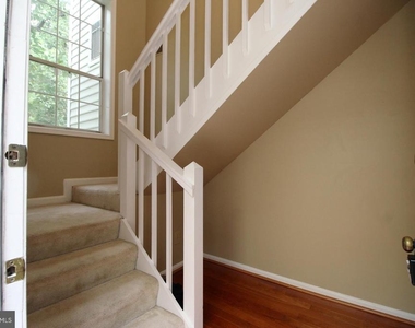10118 Oakton Terrace Road - Photo Thumbnail 2