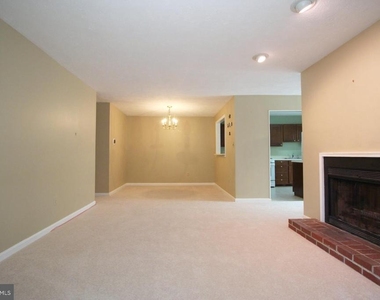10118 Oakton Terrace Road - Photo Thumbnail 11