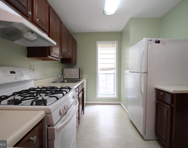 10118 Oakton Terrace Road - Photo Thumbnail 4