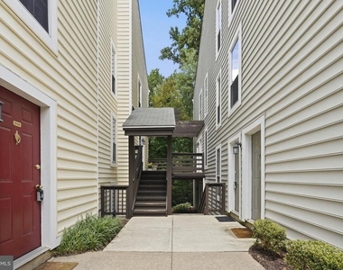 10118 Oakton Terrace Road - Photo Thumbnail 9