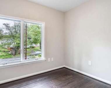 3111 Graydon Street - Photo Thumbnail 9