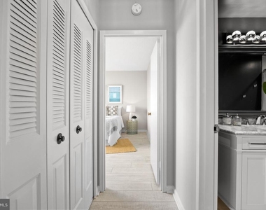 3701 S George Mason Drive - Photo Thumbnail 21