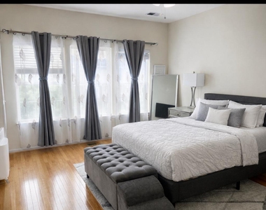 4577 Derring Lane - Photo Thumbnail 2