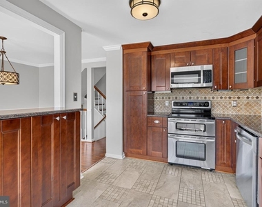 6453 Linleigh Way - Photo Thumbnail 13