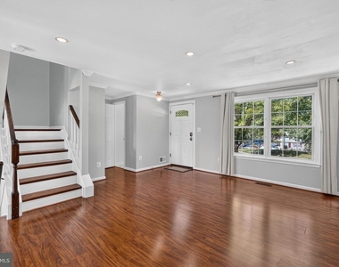 6453 Linleigh Way - Photo Thumbnail 4