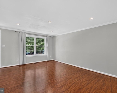6453 Linleigh Way - Photo Thumbnail 3