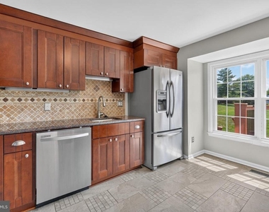 6453 Linleigh Way - Photo Thumbnail 9