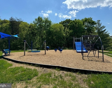 6453 Linleigh Way - Photo Thumbnail 33