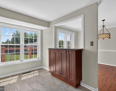 6453 Linleigh Way - Photo Thumbnail 12