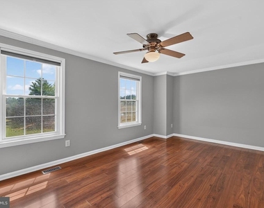 6453 Linleigh Way - Photo Thumbnail 16