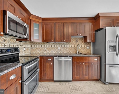 6453 Linleigh Way - Photo Thumbnail 10