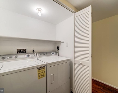9705 Kings Crown Court - Photo Thumbnail 12