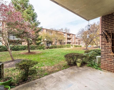 9705 Kings Crown Court - Photo Thumbnail 1