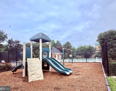 5944 Raina Drive - Photo Thumbnail 18