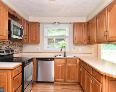 8017 Diving Cliff Lane - Photo Thumbnail 7