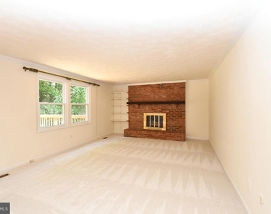 8017 Diving Cliff Lane - Photo Thumbnail 5