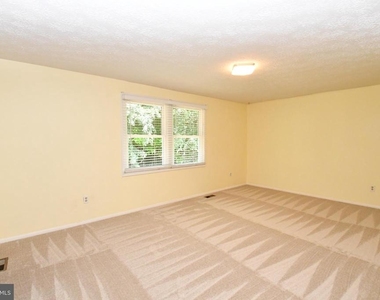 8017 Diving Cliff Lane - Photo Thumbnail 18