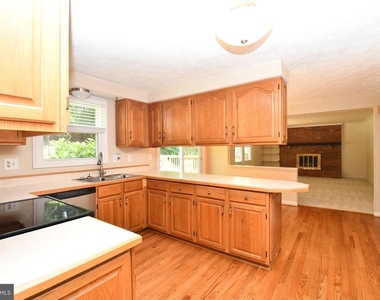 8017 Diving Cliff Lane - Photo Thumbnail 9