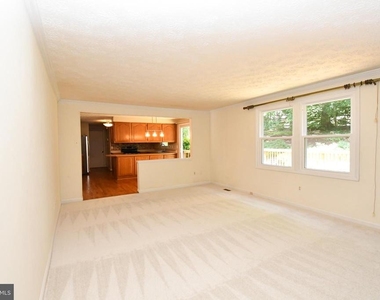 8017 Diving Cliff Lane - Photo Thumbnail 4