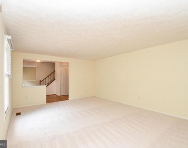 8017 Diving Cliff Lane - Photo Thumbnail 3