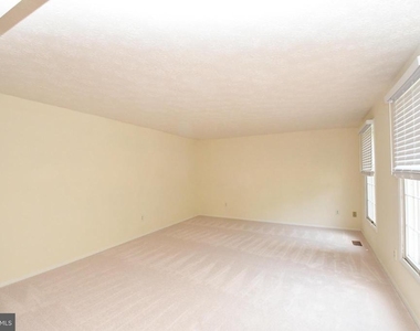 8017 Diving Cliff Lane - Photo Thumbnail 6