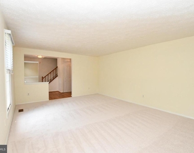 8017 Diving Cliff Lane - Photo Thumbnail 10