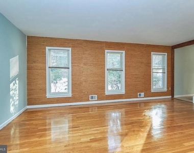 11312 Myrtle Lane - Photo Thumbnail 7