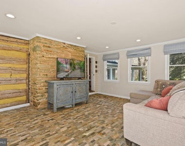 326 Walker Road - Photo Thumbnail 14