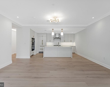 6718 Lowell Avenue - Photo Thumbnail 17