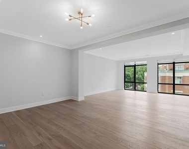 6718 Lowell Avenue - Photo Thumbnail 14