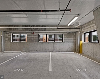 6718 Lowell Avenue - Photo Thumbnail 42