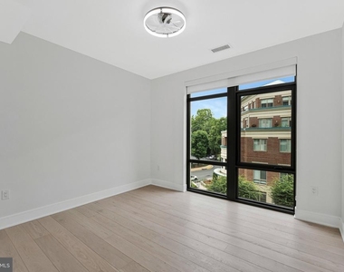 6718 Lowell Avenue - Photo Thumbnail 33