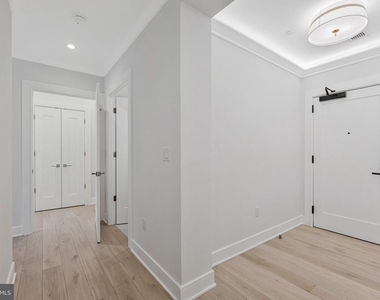6718 Lowell Avenue - Photo Thumbnail 10