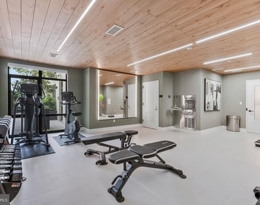 6718 Lowell Avenue - Photo Thumbnail 9
