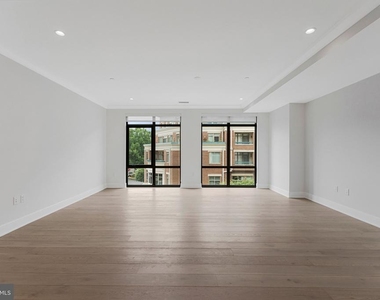 6718 Lowell Avenue - Photo Thumbnail 12