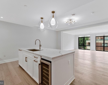 6718 Lowell Avenue - Photo Thumbnail 16