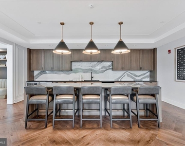 6718 Lowell Avenue - Photo Thumbnail 6