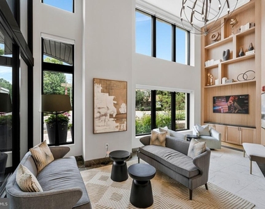 6718 Lowell Avenue - Photo Thumbnail 3